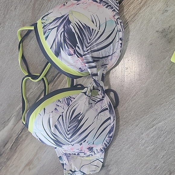 La Vie en Rose bathing suit set size medium - Picture 3 of 4